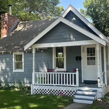 Northside Hideaway Exquisite1-Bedroom House, Quiet Street,